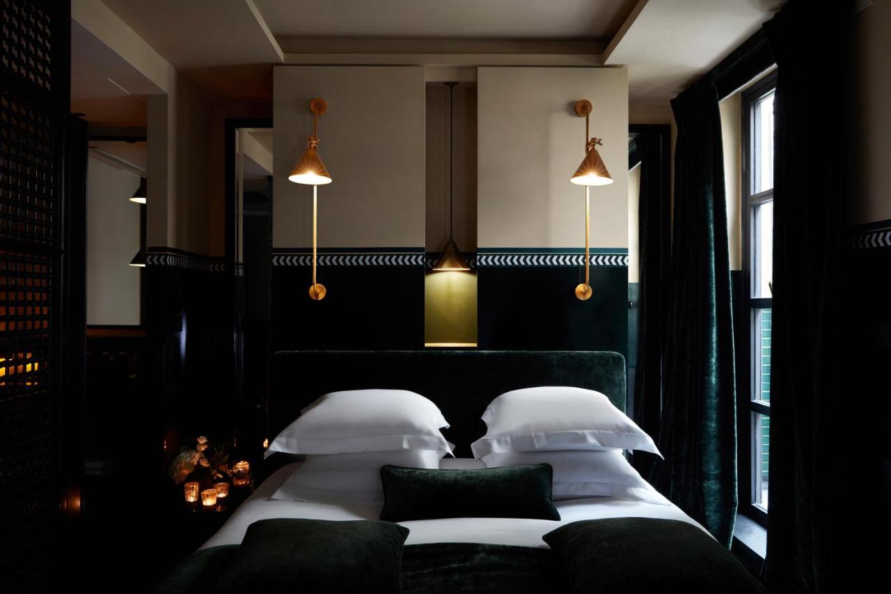Monsieur George Hotel & Spa - Champs-Elysees Paříž Exteriér fotografie The bedroom of the suite