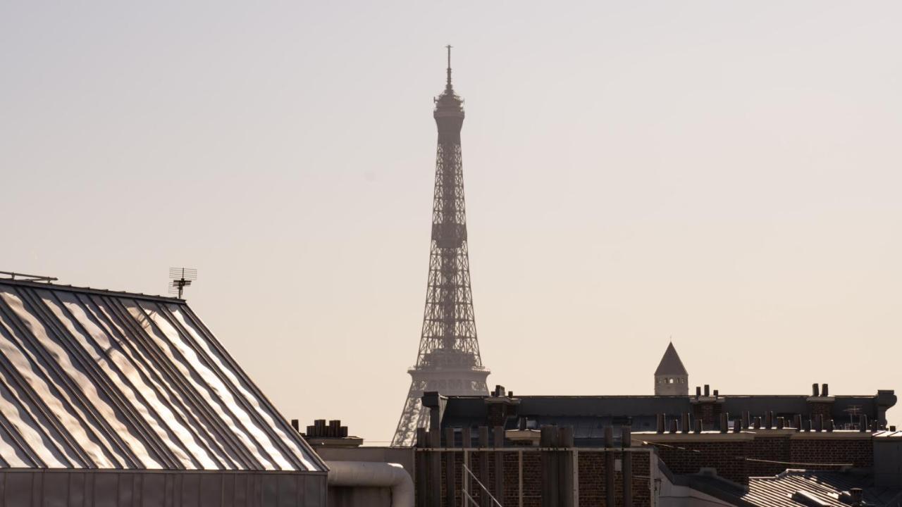 Monsieur George Hotel & Spa - Champs-Elysees Paříž Exteriér fotografie The tower in 2006
