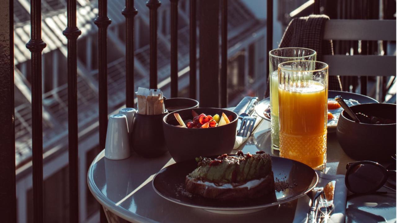 Monsieur George Hotel & Spa - Champs-Elysees Paříž Exteriér fotografie A glass of orange juice