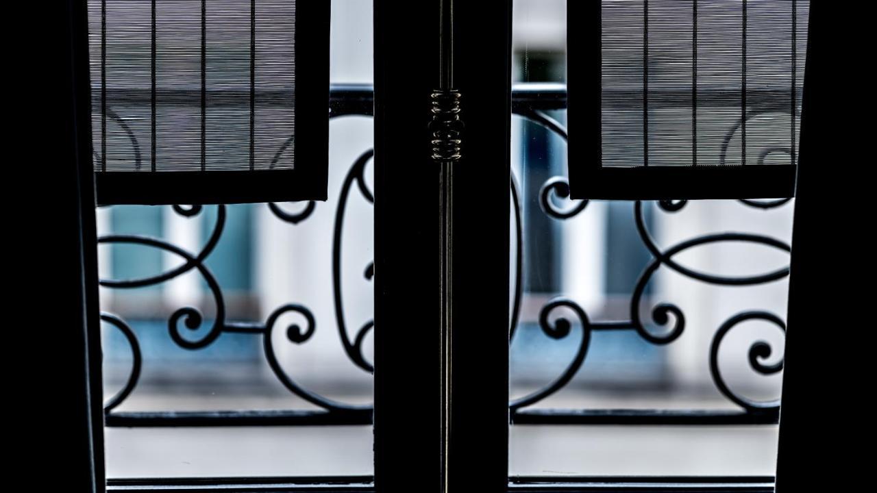 Monsieur George Hotel & Spa - Champs-Elysees Paříž Exteriér fotografie Detail of the gate