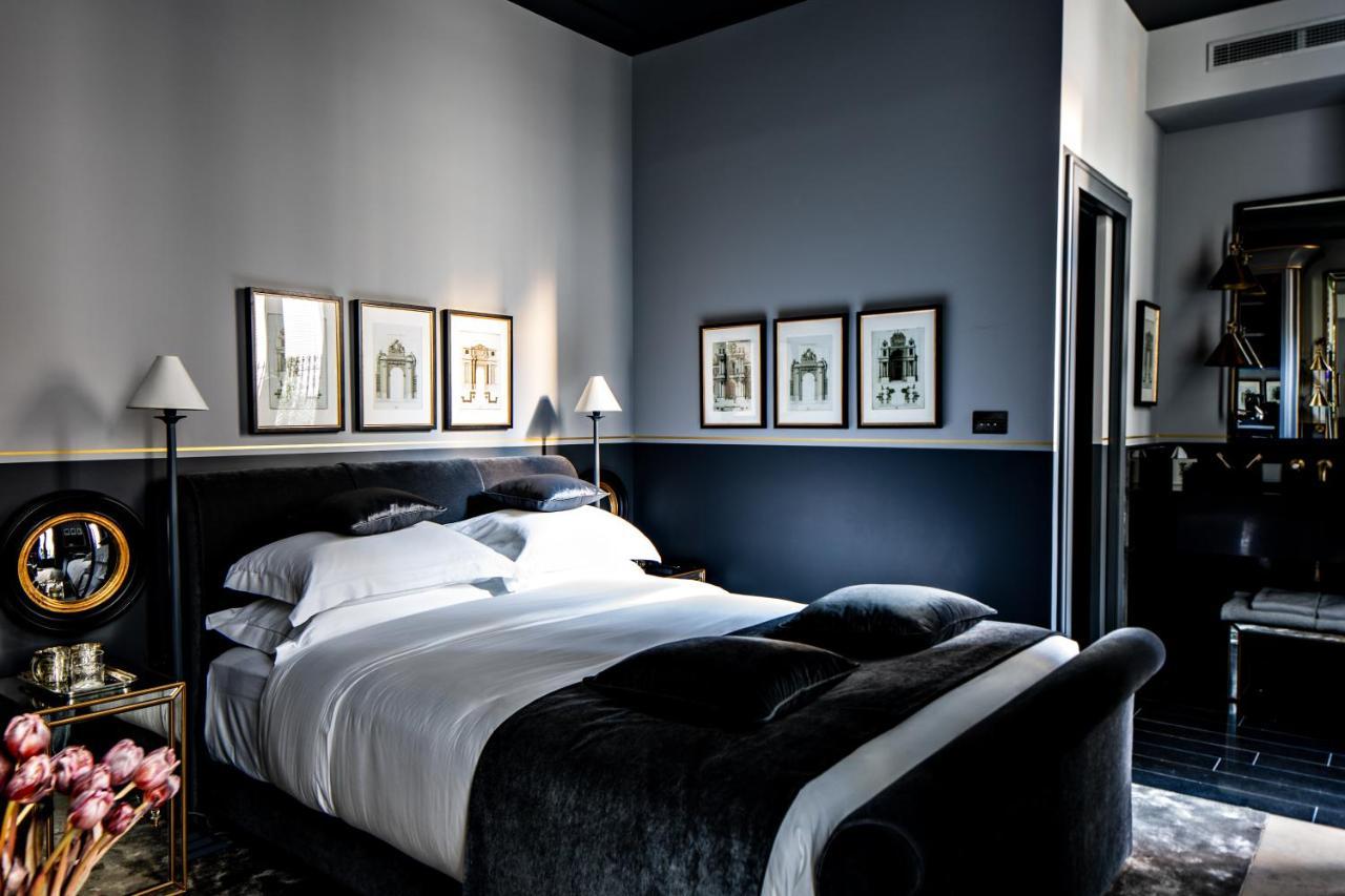 Monsieur George Hotel & Spa - Champs-Elysees Paříž Exteriér fotografie A bedroom at the Hotel